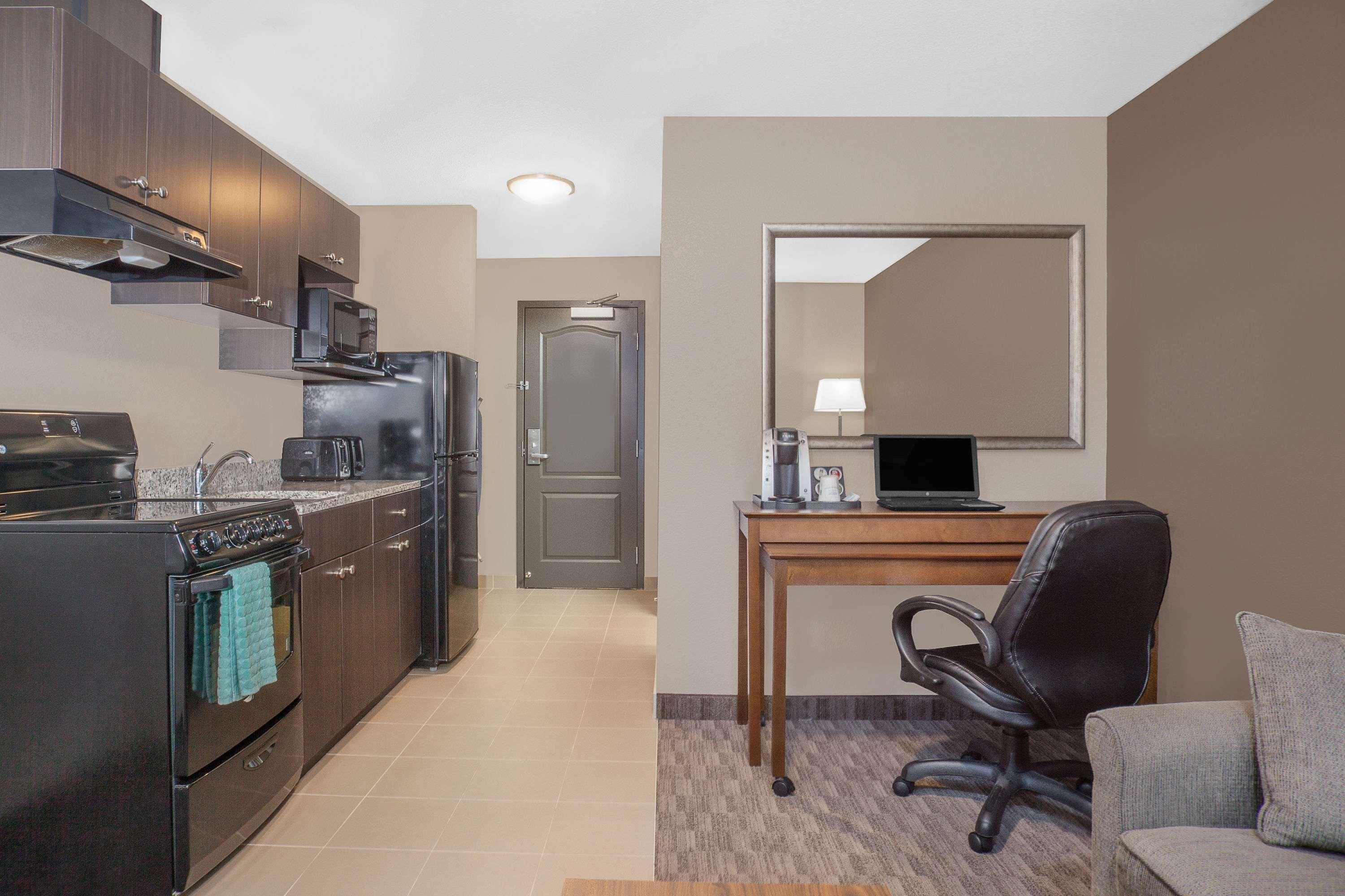 Super 8 By Wyndham Athabasca Ab Hotel Exterior photo