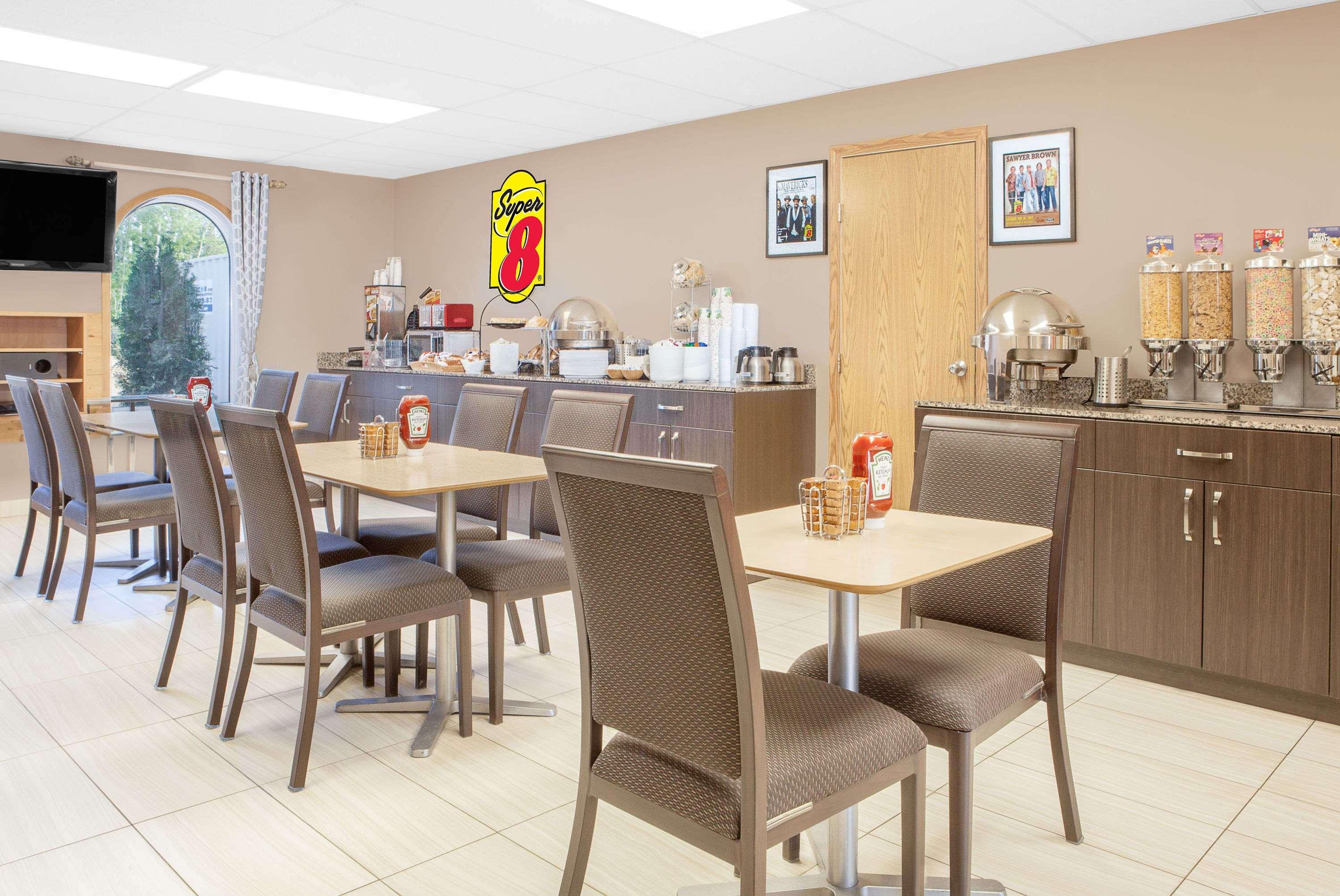 Super 8 By Wyndham Athabasca Ab Hotel Exterior photo