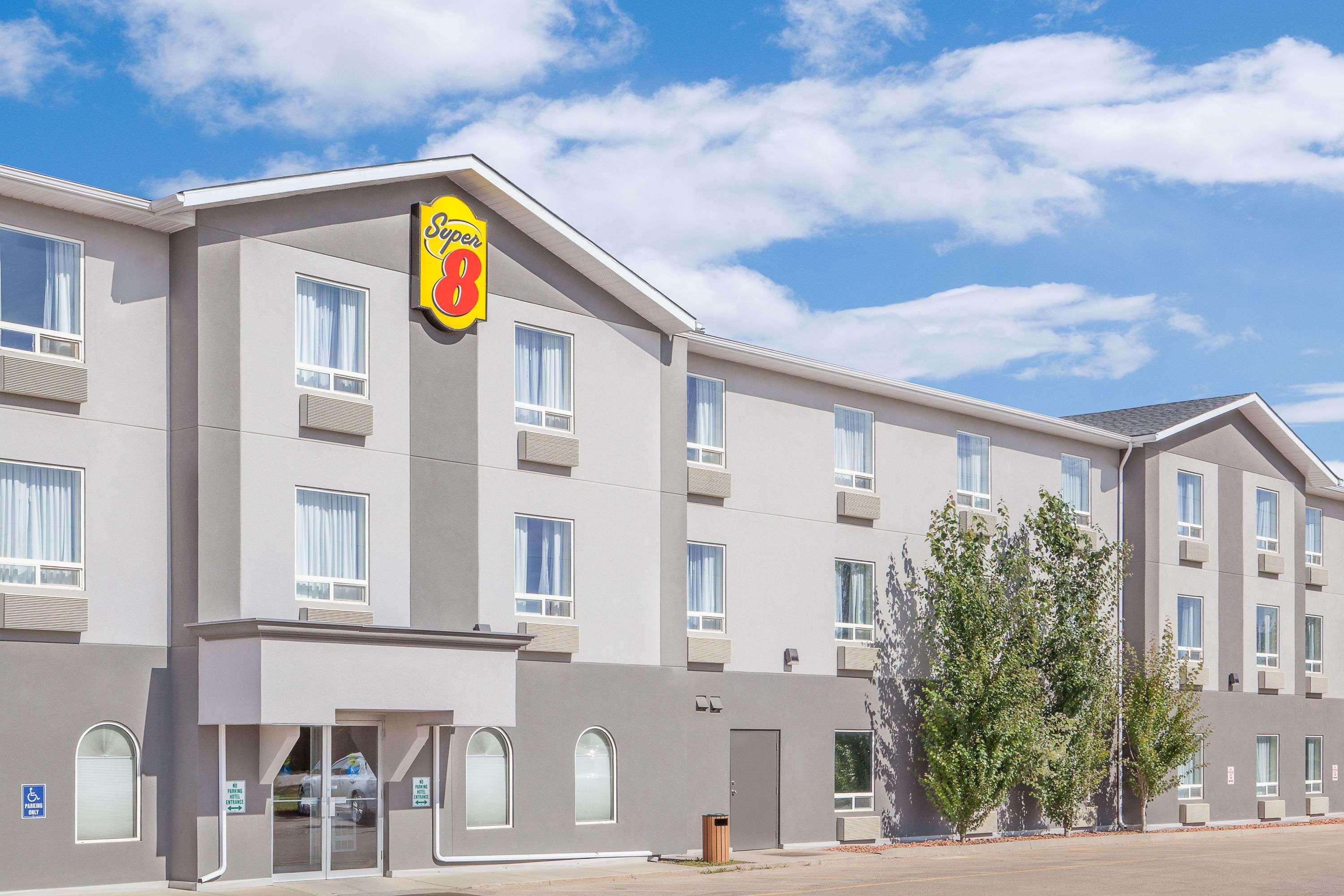 Super 8 By Wyndham Athabasca Ab Hotel Exterior photo