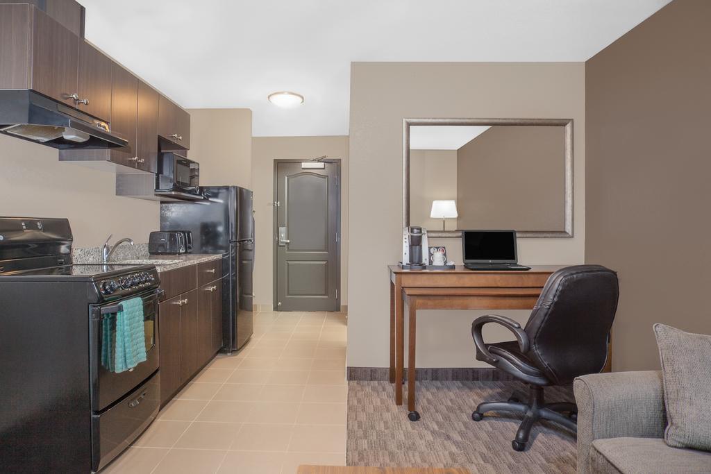 Super 8 By Wyndham Athabasca Ab Hotel Exterior photo